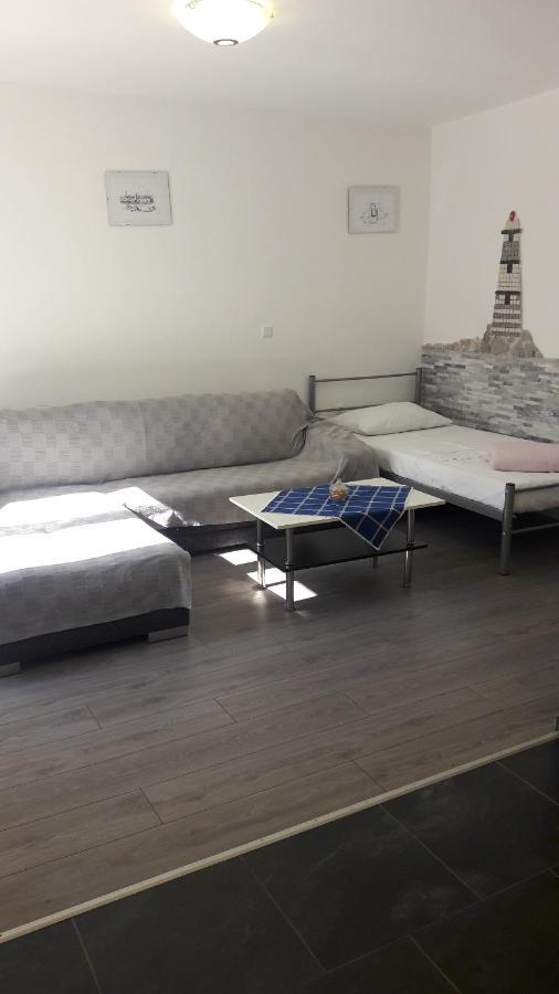 Apartmani Maric Selce Exterior foto